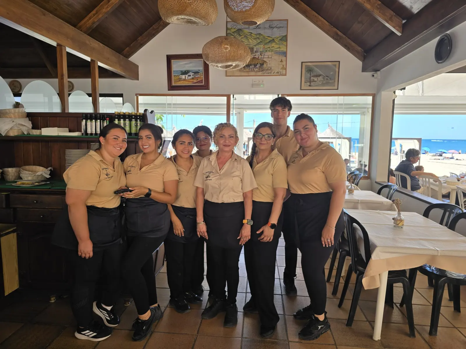 Equip de sala de Los Náufragos al restaurant de Fuengirola